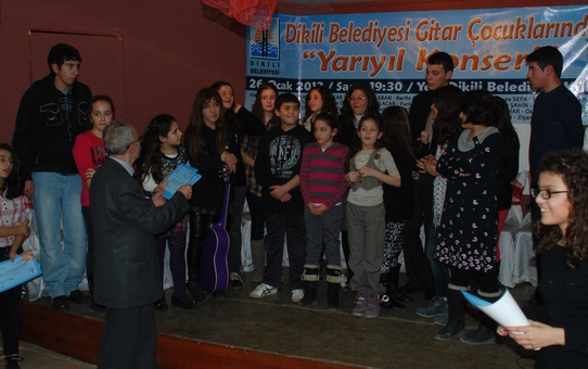 Dikili Belediyesi Gitar Çocuklarından Yarıyıl Konseri