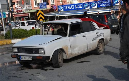 Fethiyede Asker Konvoyu İçin Süslenen Otomobil 2 Araca Çarptı : 7 Yaralı
