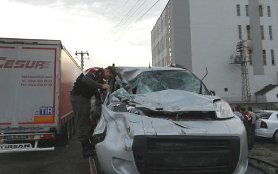 Samsun'da Otomobil Tırla Çarpıştı: 6 Yaralı