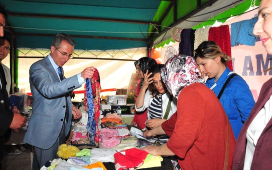 Polis Eşlerinden Örnek Davranış