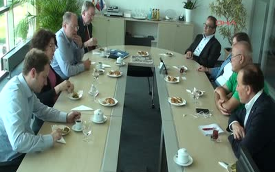 Steinbrück: Bu Ülkenin Bir Parçası Olduğunuzu Hissettirmeliyiz