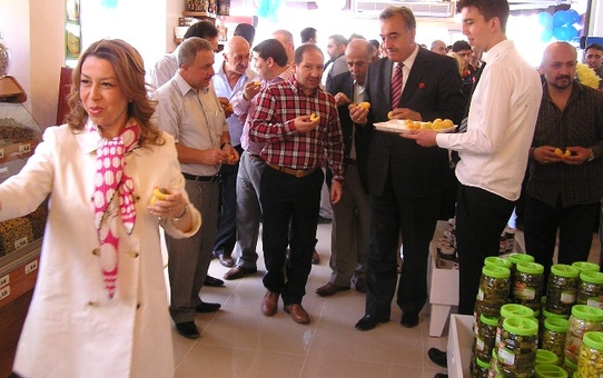 Üç Genç Sermayeseni Birleştirip Organik Gıda İşyerini Açtı