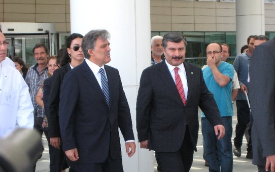 Cumhurbaşkanı Gül'ün Yazar Miyasoğlu'nu Hastanede Ziyareti