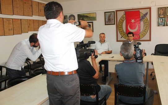 Bayrak, Basın Mensuplarıyla Vedalaştı