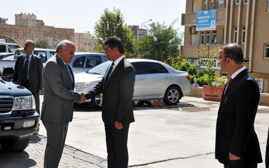 Şırnak Valisi İpek, BDP'li Belediyeyi Ziyaret Etti