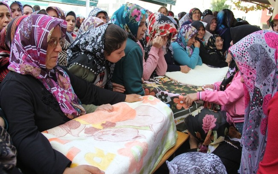 Anne ve Kızları Toprağa Verildi