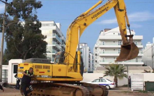 Otel İnşaatında Kepçeli Eylem