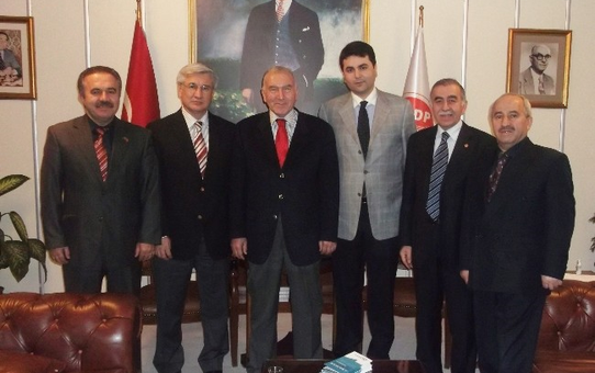 Belediye Başkanları Birliği'nden DP Genel Başkanı Uysal'a Ziyaret