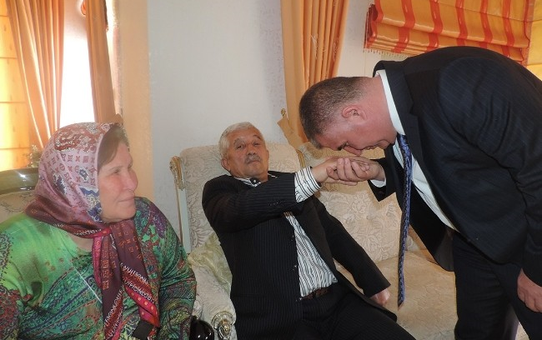 Seçim Çalışmalarına Anne ve Babasının Duasını Alarak Başladı