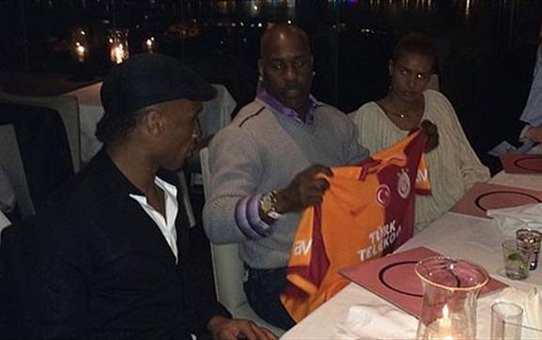 Drogba'dan Payton'a Galatasaray Forması!
