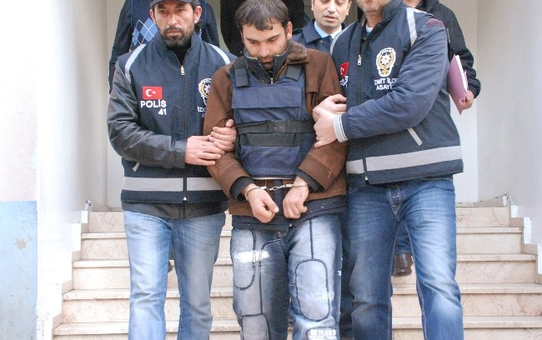 Eşi ve Üç Çocuğunu Öldüren Babaya Müebbet Hapis Cezası