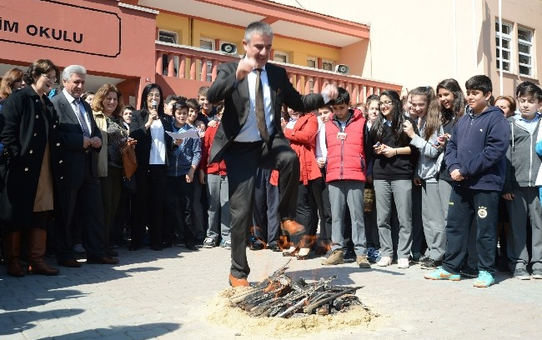Nevruz Ateşi Beylikdüzü'nde Yakıldı