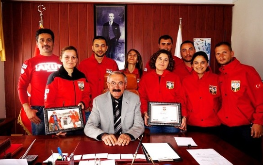 Sarıgöl Akut Birimi'nden Belediye Başkanı Karcı'ya Teşekkür Belgesi