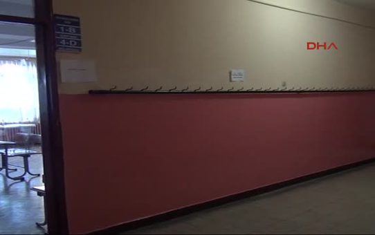 Kahramanmaraş'ta Rüzgar Ağaçları Yerinden Söktü