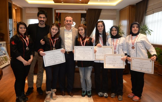 Her Yarışmadan Madalya ile Dönüyorlar