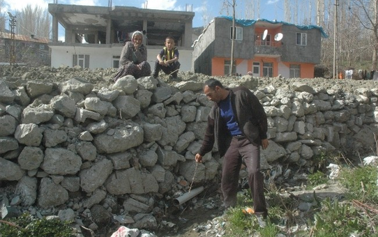 Mahalle Sakinleri Kanalizasyon Şebekesi İstiyor