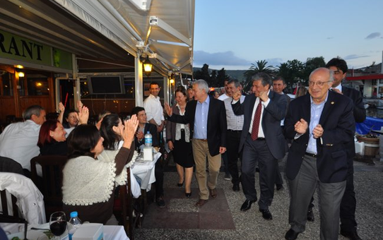 İzmir Milletvekilleri, Foça'da Alkışlarla Karşılandı