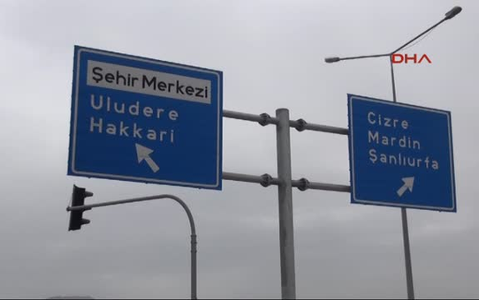 Şırnak'ta Polis, Jandarma ve Zabıta Sürücülere Karanfil Dağıttı