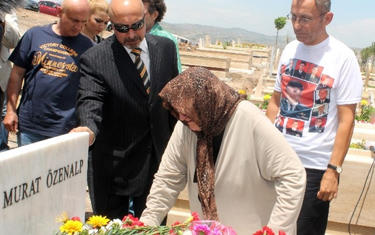 Balyoz Sanıkları, Albay Özenalp ve Yarbay Tatar'ın Mezarını Ziyaret Etti