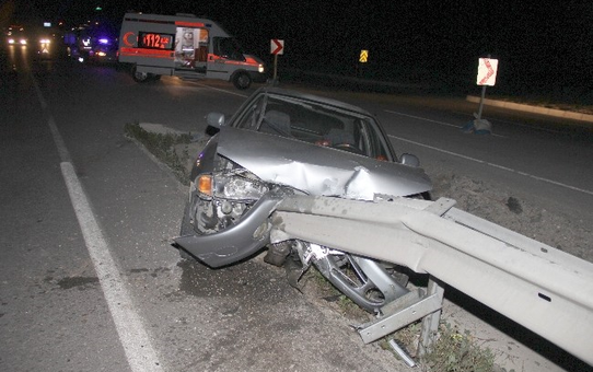 Samsun'da Otomobil Bariyere Çarptı: 5 Yaralı