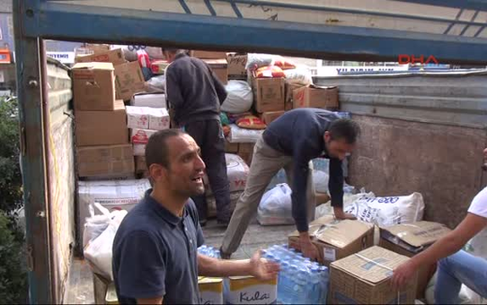 Hakkari'de Toplanan Yardımlar Kamyonlarla Kürtlere Gönderildi