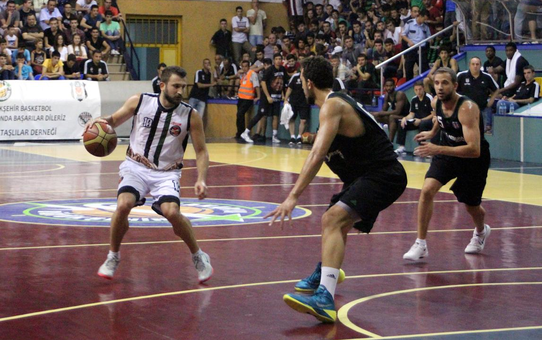 Beşiktaş Integral Forex ile Sakarya Belediyespor, Seba Anısına Oynadı