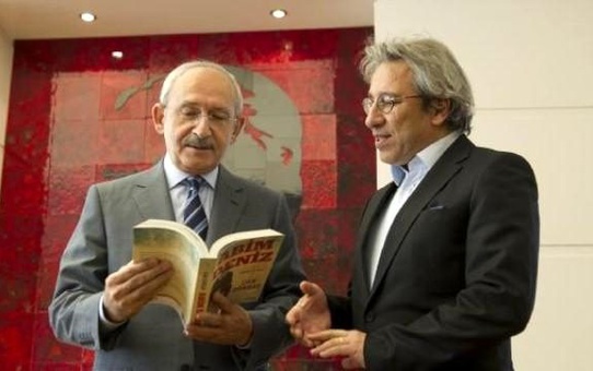 Can Dündar, Kılıçdaroğlu'na Kitap İmzaladı