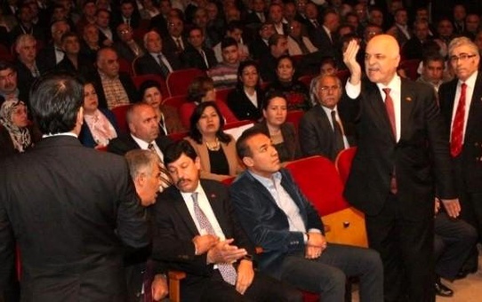 MHP Kongresinde Divan Başkanlığı Gerginliği