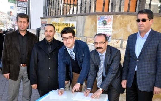 MHP'li Yöneticilerden Ülkü Ocakları Tarafından Başlatılan İmza Kampanyasına Destek