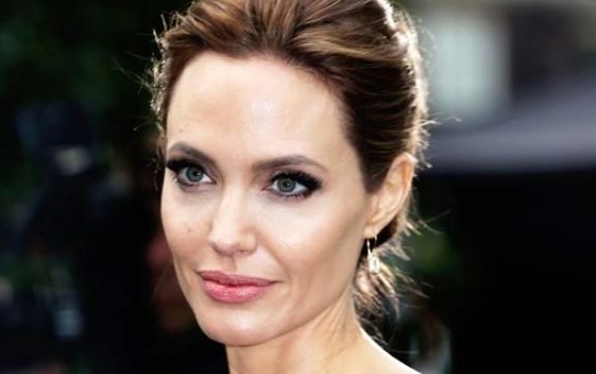 Angelina Jolie'yi Hastalığı Mahvetti!