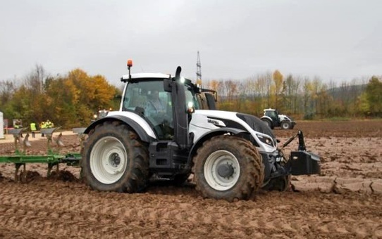 Valtra Traktör , Tarım Sektöründe Uzay Çağını Başlattı