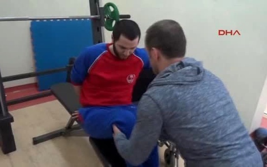 Ağırlık Kaldırarak Yaşama Bağlandı