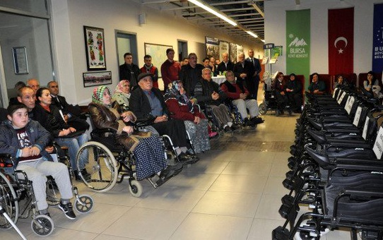 Bursa Kent Konseyi 135 Akülü Aracı Engellilere Teslim Etti