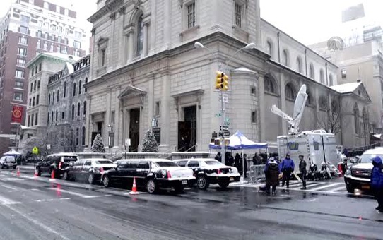 New York'a Damgasını Vuran Eski Vali Toprağa Verildi