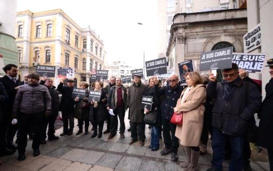 Gazetecilerden 'Charlie Hebdo' Saldırısına Protesto