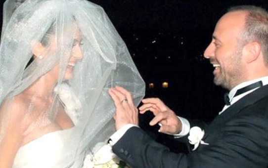 Bergüzar Korel İle Halit Ergenç Seçim Vaadi Oldu!