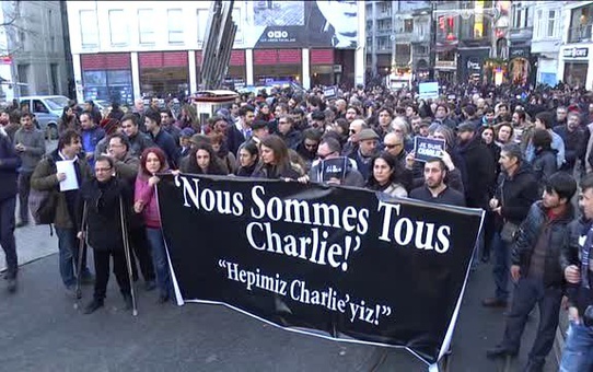 Gazeteciler Forumu'Ndan Paris'teki Terör Saldırısına Tepki İçin Sessiz Yürüyüş