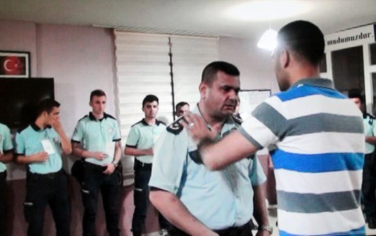 Polislerin Sıraya Dizilmesi Davasında Vekil Oğluna Para, Polise Hapis Cezası