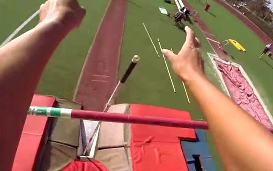 Bir Atlet Sırıkla Atlarken Neler Yaşar? Kaçırmayın!