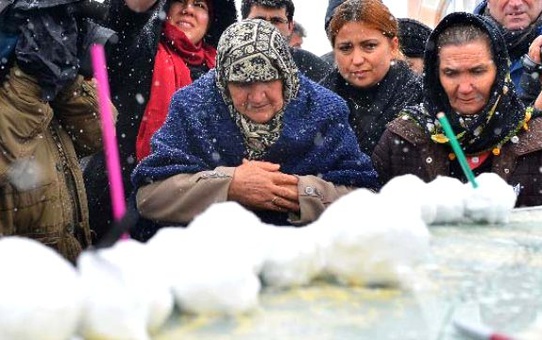 Annesi, Gazeteci Nuh Köklü'yü Kartopuyla Uğurladı