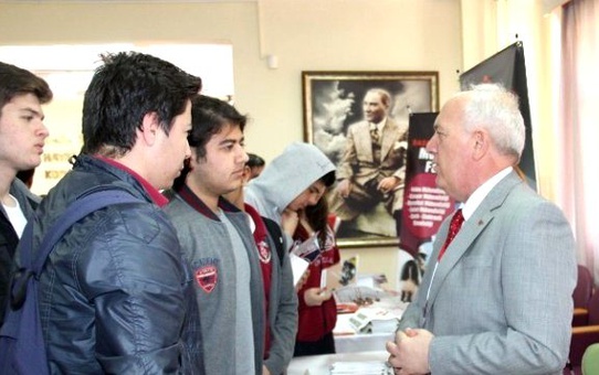 Üniversite Adaylarına Rehber Oldular