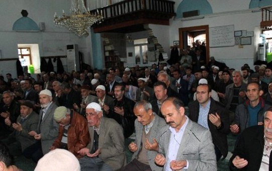 Ayhan Şahenk Dualarla Anıldı