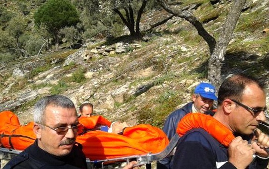 Söke'de Uçuruma Yuvarlanan Yaralı Genci İtfaiye ve Umke Kurtardı