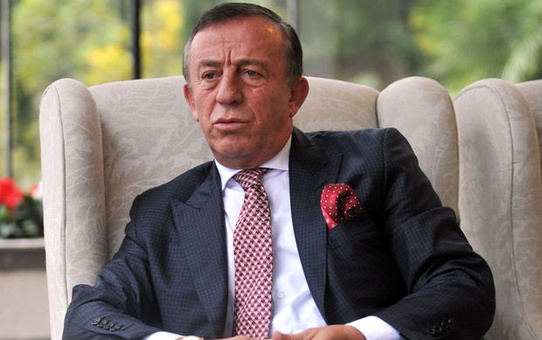 Ali Ağaoğlu, Site Yönetimini Darp Etmekle Suçlandı