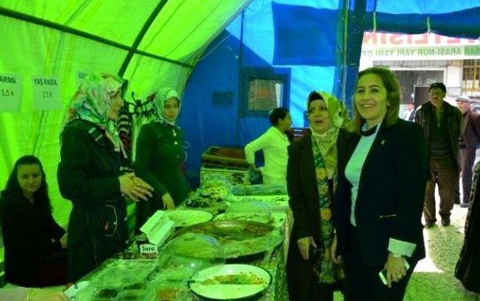 Ak Partili Adaydan Öğrencilere Destek