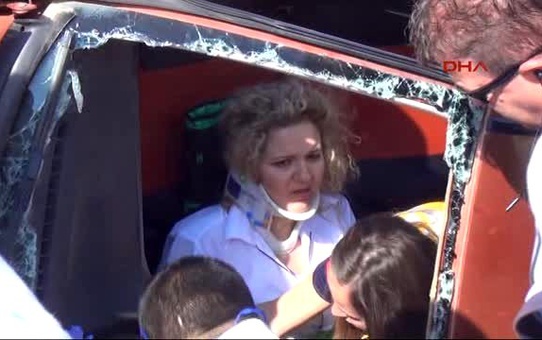 Fethiye Devrilen Otomobilde Sıkışan Sürücüyü İtfaiye Kurtardı