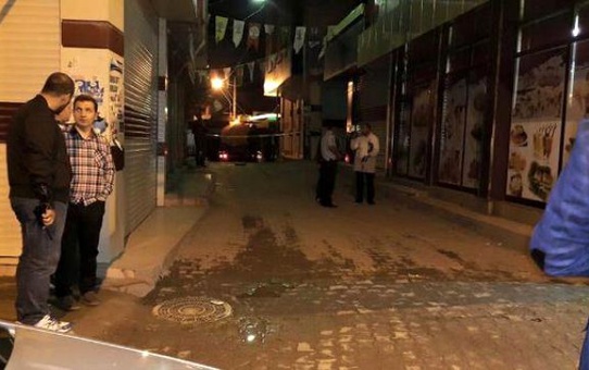 Ergani'de AK Parti Seçim Bürosu Yakınına Ses Bombası Atıldı