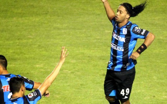 Ronaldinho Stadı Terk Etti