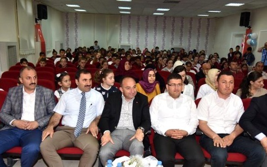 Başkan Üzülmez, Öğrenci Sergilerinde