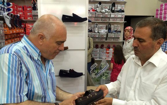 Bigadiç'te Ayakkabı Mağazasının Açılışını Başkanlar Yaptı
